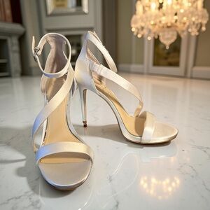 Jessica Simpson NWT Size 8.5 Rayli 2 Heels Strappy Sandals Cream Satin (SH069)
